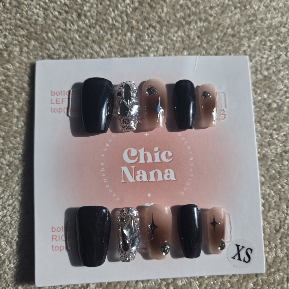 Handmade Black and Nude Press-On Nails
